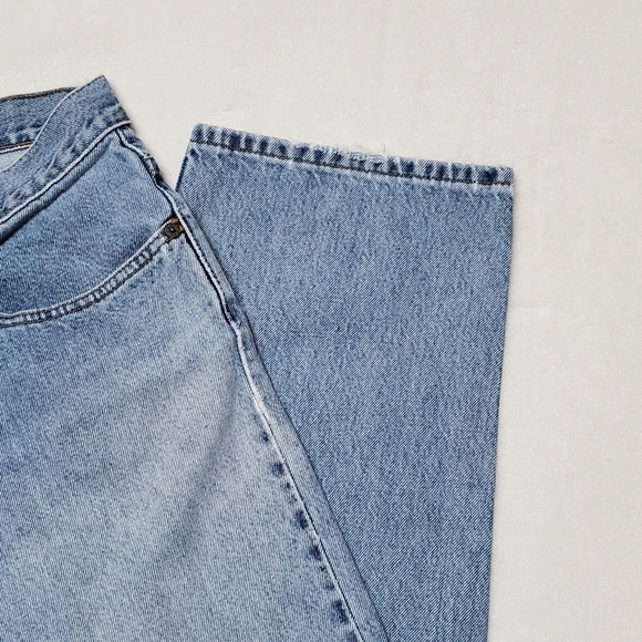 Vintage Retro Y2K Levi's 550 Relaxed Fit Husky Cut Light Wash Distressed Jeans - Picture 5 of 12